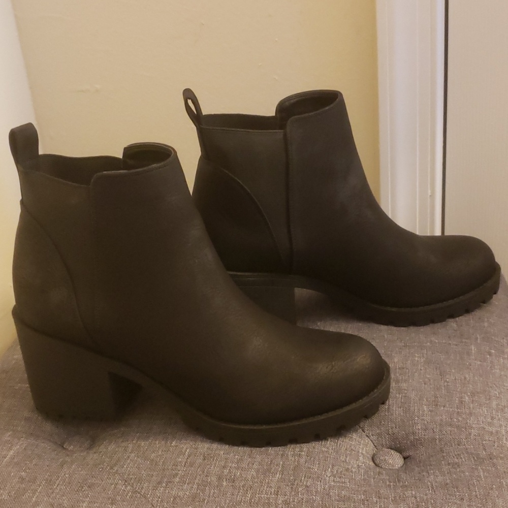Dirty Laundry Booties 8 1/2